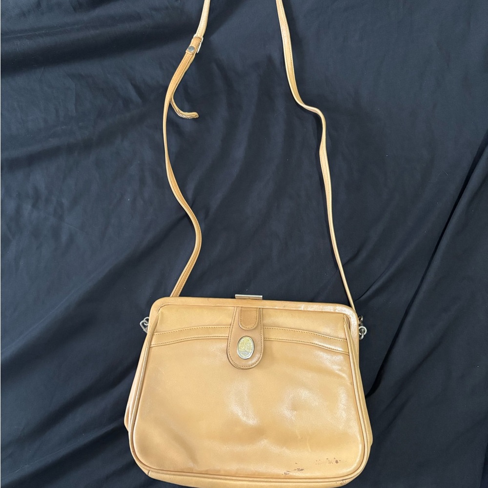 Elegant Tan Leather Shoulder Bag